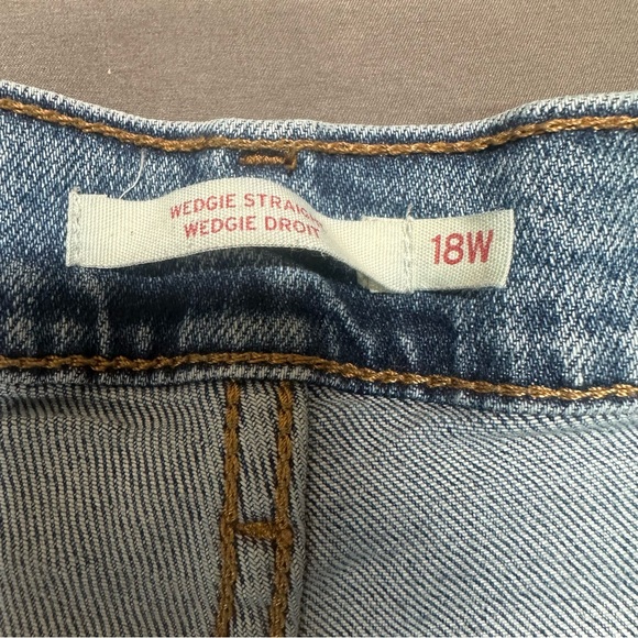 Levi's Relaxed Fit Blue Jeans - Picture 10 of 16